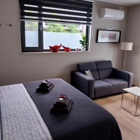 Elvis Presley Private Studio With Kitchen And Airconditioning Goes Exterior foto